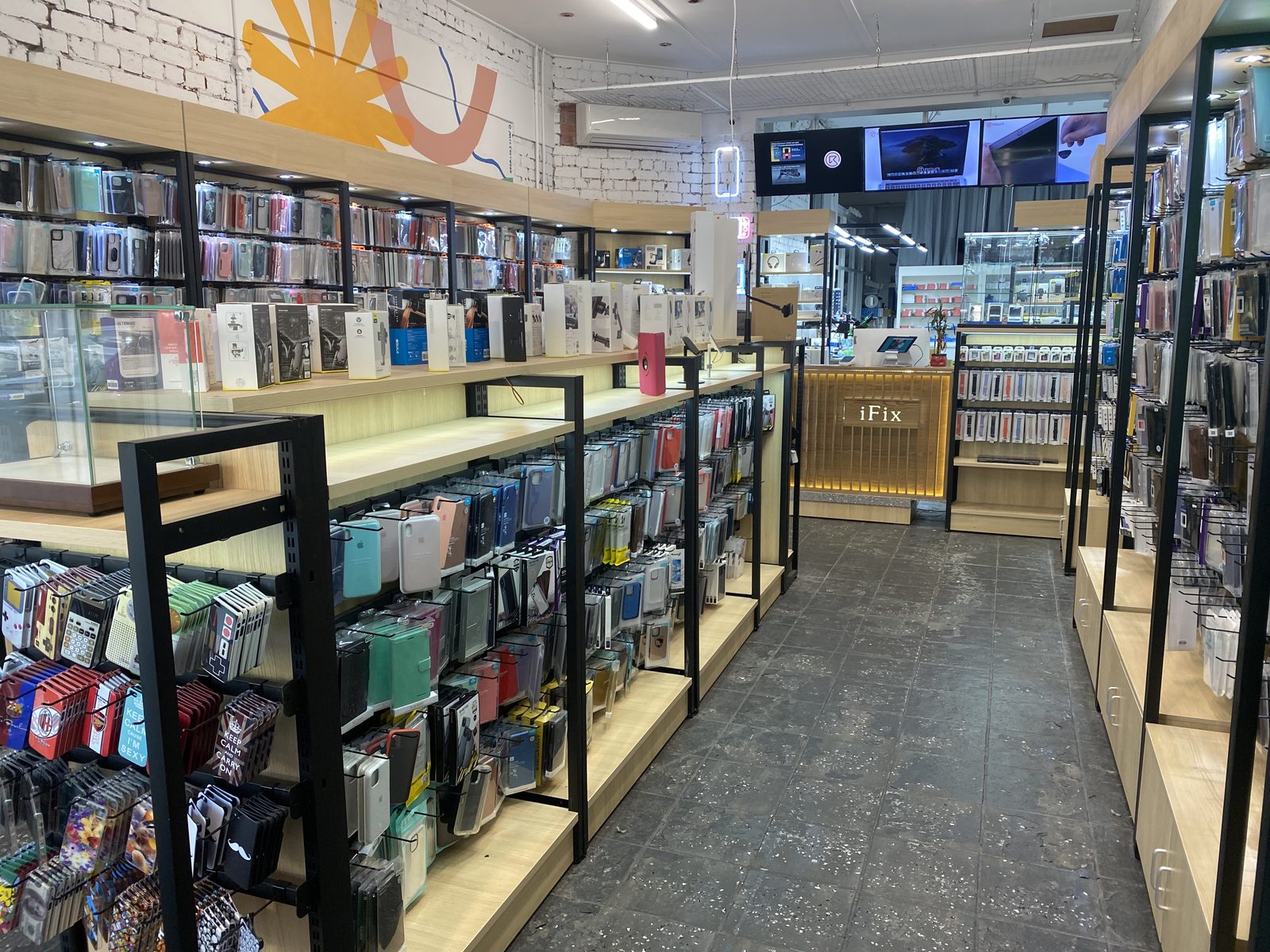 Accessory displays at iFix Brunswick